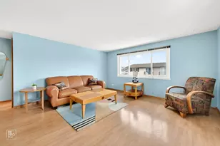 203 Barcliffe Ln, Schaumburg, IL 60194 - Photo 2