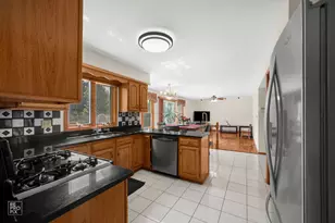 1408 Juliet Ln, Libertyville, IL 60048 - Photo 8