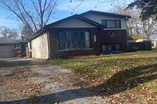 15950 Vera Ct, Oak Forest, IL 60452 - Photo 2