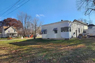 945 N Mill St, Pontiac, IL 61764 - Photo 6
