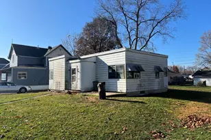 945 N Mill St, Pontiac, IL 61764 - Photo 2