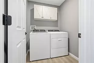 2702 Westbrook Dr, Bloomington, IL 61705 - Photo 8