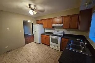 737 Lippert Ln, Glendale Heights, IL 60139 - Photo 4