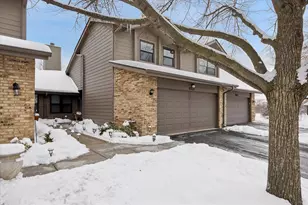 8065 Wildwood Ln, Darien, IL 60561 - Photo 2