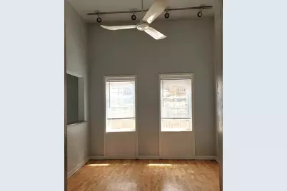 1953 W Roscoe Street, Chicago, IL 60657 - Photo 4