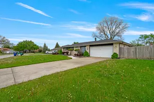 12305 Derby Ln, Orland Park, IL 60467 - Photo 2