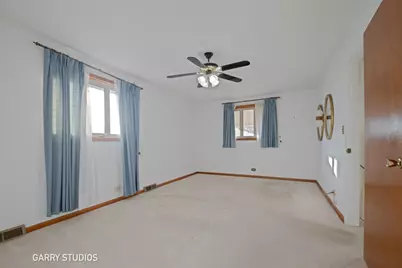 701 N Craig Place, Addison, IL 60101 - Photo 10
