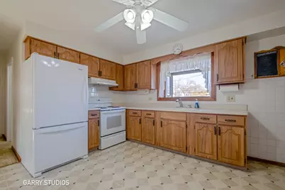 701 N Craig Place, Addison, IL 60101 - Photo 8