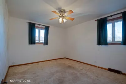 701 N Craig Place, Addison, IL 60101 - Photo 14