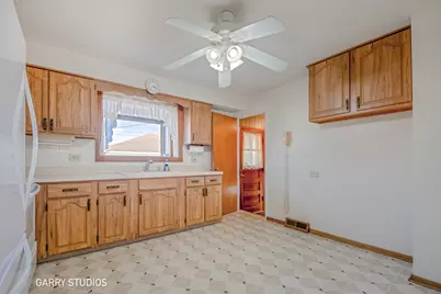 701 N Craig Place, Addison, IL 60101 - Photo 6