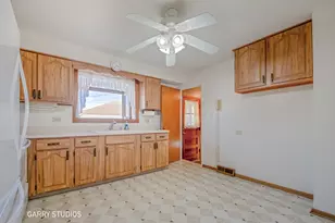 701 N Craig Pl, Addison, IL 60101 - Photo 6