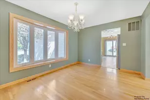 721 Brentwood Ct, Algonquin, IL 60102 - Photo 2