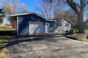 100 E Willow St, Fairbury, IL 61739 - Photo 4