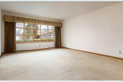 5802 Clarendon Drive, Rockford, IL 61114 - Photo 4