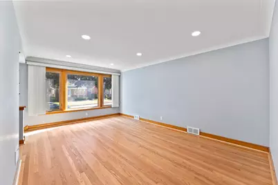 5534 S Natoma Avenue, Chicago, IL 60638 - Photo 2