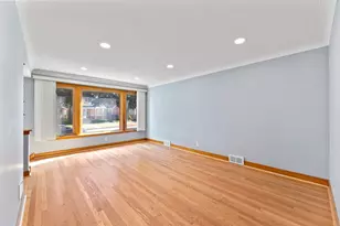 5534 S Natoma Ave, Chicago, IL 60638 - Photo 2