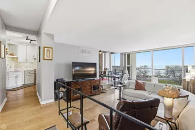 3200 N Lake Shore Drive #604, Chicago, IL 60657 - Photo 2