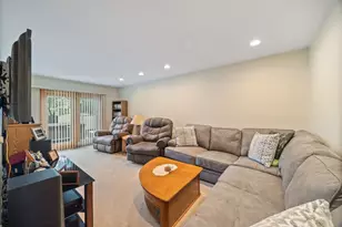 701 Garth Rd, Wheeling, IL 60090 - Photo 12