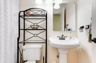 565 Emerson Cir, Bolingbrook, IL 60440 - Photo 10