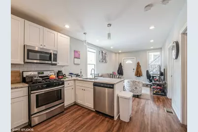 1305 W Barry Avenue #1R, Chicago, IL 60657 - Photo 2