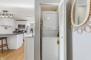 2501 W Bryn Mawr Ave, Chicago, IL 60659 - Photo 8