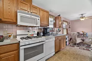 194 Fossil Cove Ln, Wilmington, IL 60481 - Photo 6