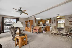 194 Fossil Cove Ln, Wilmington, IL 60481 - Photo 10