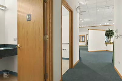 1900 W Peterson Avenue, Chicago, IL 60660 - Photo 10