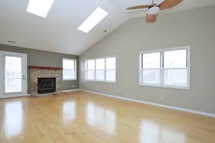 573 W Parkside Dr, Palatine, IL 60067 - Photo 2