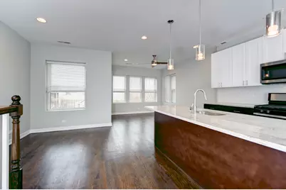 3015 W Wellington Avenue, Chicago, IL 60618 - Photo 4