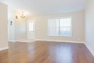 792 Trinity Ct, Carol Stream, IL 60188 - Photo 2