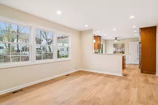 630 Woodhollow Ln, Buffalo Grove, IL 60089 - Photo 10