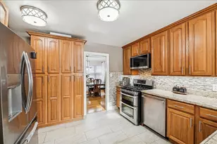 5239 N Virginia Ave, Chicago, IL 60625 - Photo 14