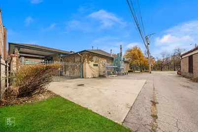 1900 W Peterson Avenue, Chicago, IL 60660 - Photo 24