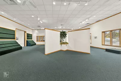 1900 W Peterson Avenue, Chicago, IL 60660 - Photo 4