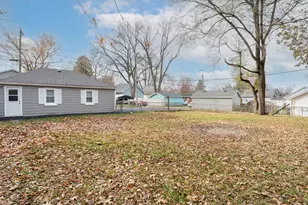 24 NE Circle Dr, Joliet, IL 60433 - Photo 6