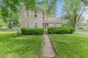 552 Walnut Ave, Elgin, IL 60123 - Photo 1
