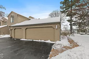 924 Shoreline Rd, Lake Barrington, IL 60010 - Photo 1