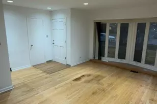 7 Wildwood Rd, Elk Grove Village, IL 60007 - Photo 4