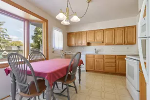 522 Edgewood Ln, Elk Grove Village, IL 60007 - Photo 8