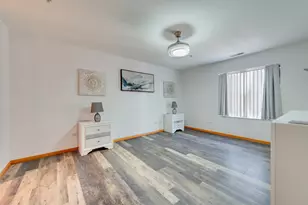 100 N Bokelman St, Roselle, IL 60172 - Photo 6