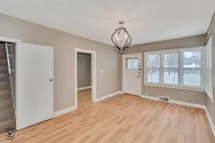 411 N Prairie Ave, Bradley, IL 60915 - Photo 6