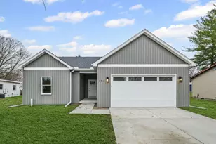 404 E Sherman St, Saint John, IL 61873 - Photo 2