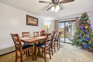 1071 Almond Dr, Aurora, IL 60506 - Photo 8