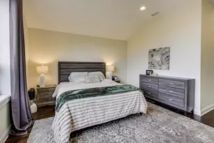 1045 W 34th Pl, Chicago, IL 60608 - Photo 14