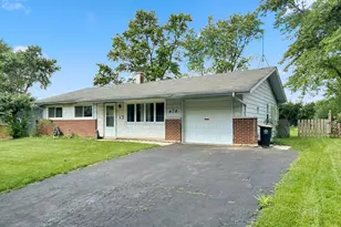 470 Northview Ln, Hoffman Estates, IL 60169 - Photo 1