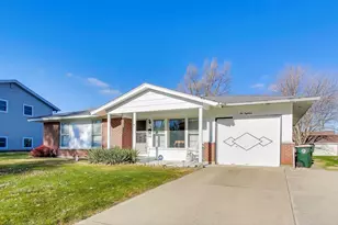 218 Greenbriar St, Elk Grove Village, IL 60007 - Photo 2