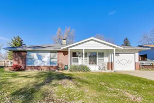 218 Greenbriar St, Elk Grove Village, IL 60007 - Photo 1