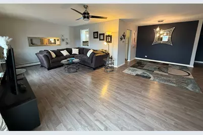 5725 Holmes Avenue #15, Clarendon Hills, IL 60514 - Photo 6