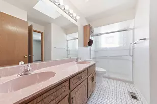 5841 W 75th Pl, Burbank, IL 60459 - Photo 16